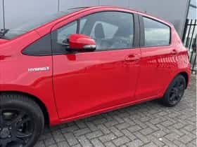 Toyota Yaris (2017) thumbnail 23