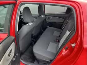 Toyota Yaris (2017) thumbnail 5