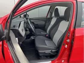 Toyota Yaris (2017) thumbnail 8