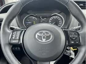 Toyota Yaris (2017) thumbnail 10