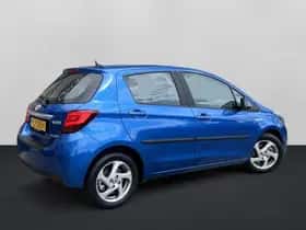 Toyota Yaris (2016) thumbnail 2
