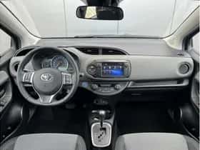 Toyota Yaris (2016) thumbnail 3