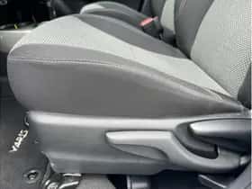 Toyota Yaris (2016) thumbnail 9