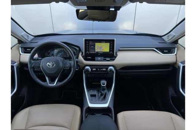 Toyota RAV4 (2022) thumbnail 3