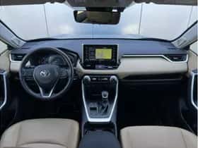 Toyota RAV4 (2022) thumbnail 3