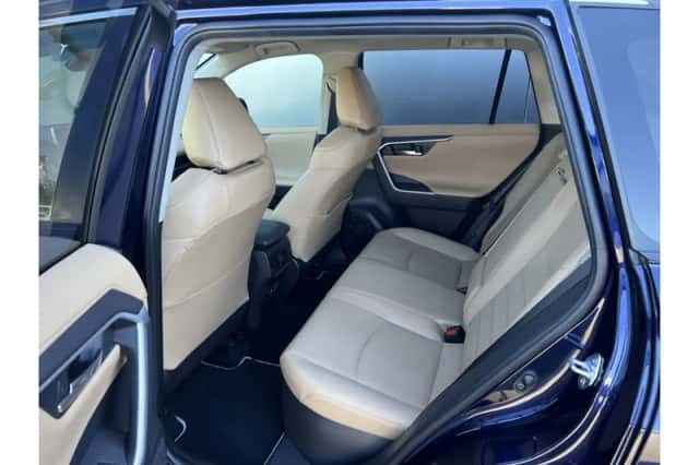Toyota RAV4 (2022) thumbnail 6