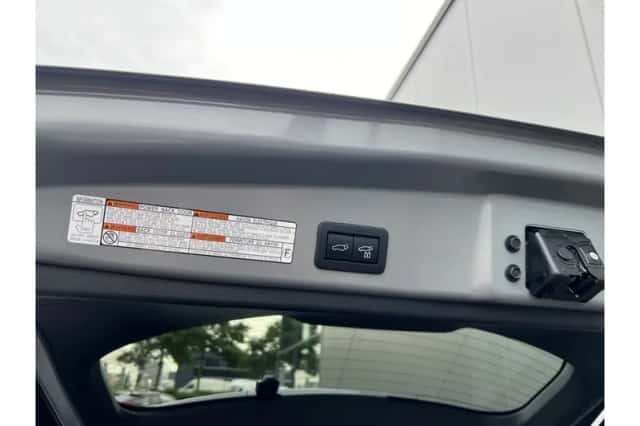 Toyota Corolla (2023) thumbnail 5