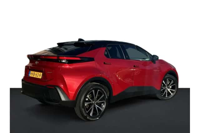 Toyota C-HR (2025) thumbnail 2