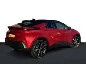 Toyota C-HR (2025) thumbnail 2