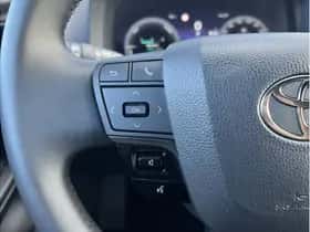Toyota C-HR (2025) thumbnail 11