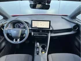 Toyota C-HR (2025) thumbnail 3