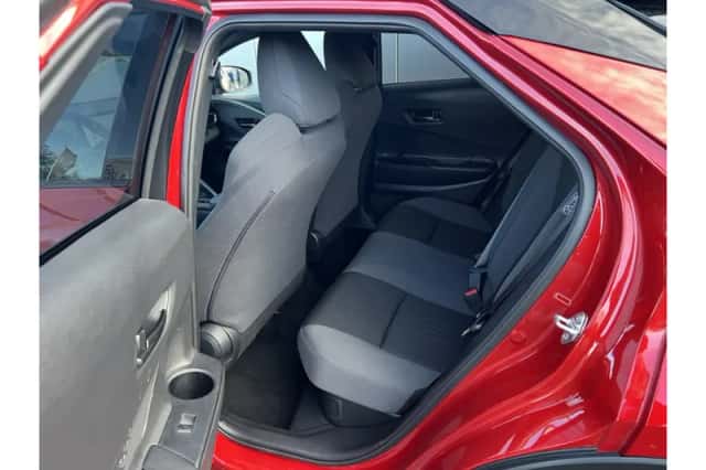 Toyota C-HR (2025) thumbnail 5