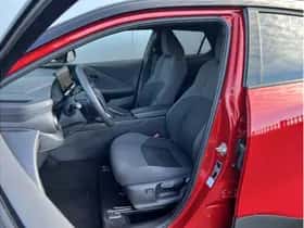 Toyota C-HR (2025) thumbnail 8