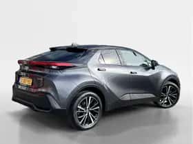 Toyota C-HR (2024) thumbnail 2