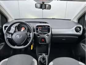 Toyota Aygo (2021) thumbnail 3