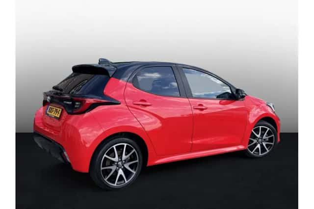 Toyota Yaris (2022) thumbnail 2