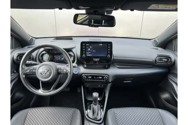 Toyota Yaris (2022) thumbnail 3