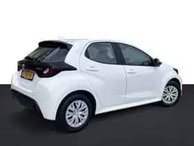 Toyota Yaris (2023) thumbnail 2