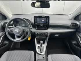 Toyota Yaris (2023) thumbnail 3