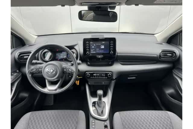 Toyota Yaris (2022) thumbnail 3