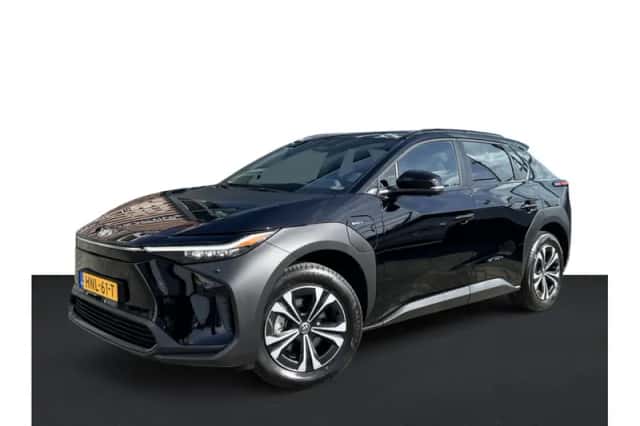 Toyota bZ4X (2025) thumbnail 1