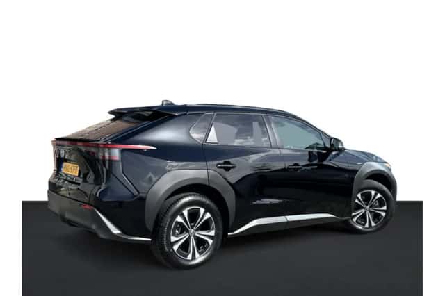 Toyota bZ4X (2025) thumbnail 2