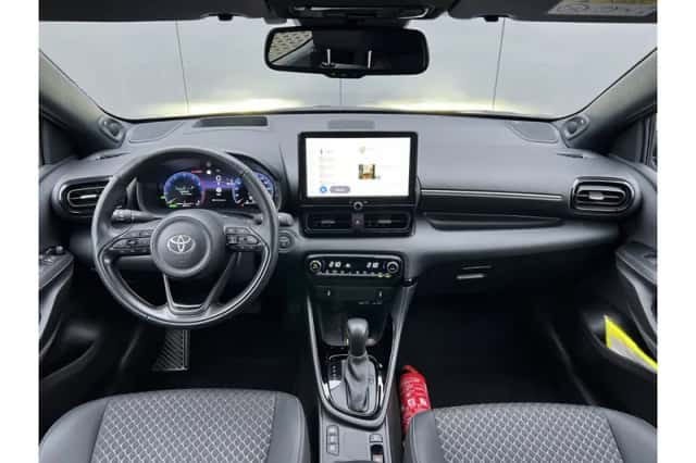 Toyota Yaris (2024) thumbnail 3
