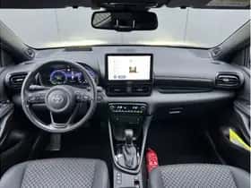 Toyota Yaris (2024) thumbnail 3