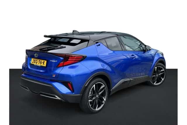 Toyota C-HR (2022) thumbnail 2