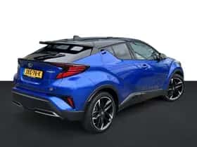 Toyota C-HR (2022) thumbnail 2