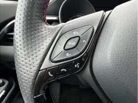 Toyota C-HR (2022) thumbnail 13