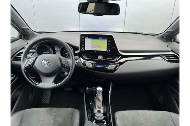 Toyota C-HR (2022) thumbnail 3