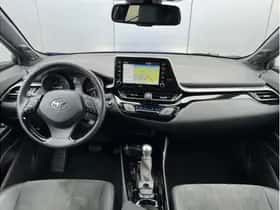 Toyota C-HR (2022) thumbnail 3