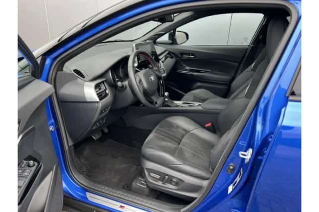 Toyota C-HR (2022) thumbnail 6