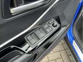 Toyota C-HR (2022) thumbnail 7