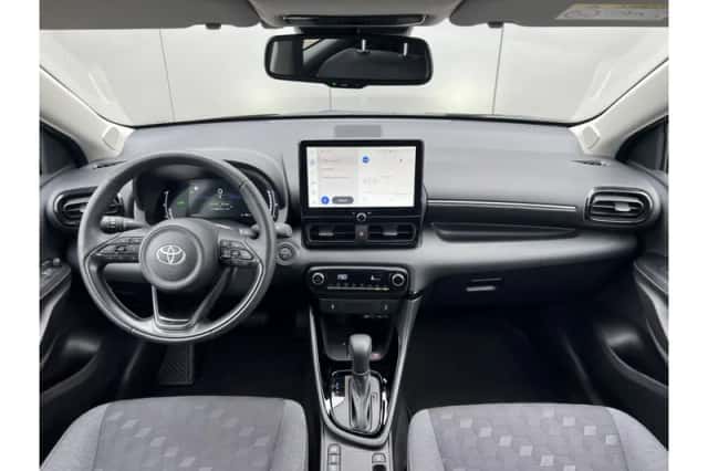 Toyota Yaris (2025) thumbnail 3