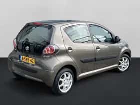 Toyota Aygo (2013) thumbnail 2