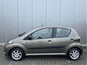 Toyota Aygo (2013) thumbnail 16