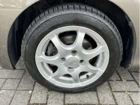Toyota Aygo (2013) thumbnail 17