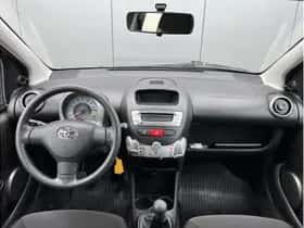 Toyota Aygo (2013) thumbnail 3