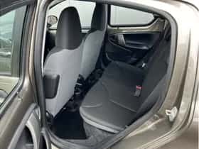 Toyota Aygo (2013) thumbnail 4