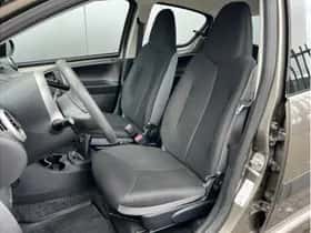 Toyota Aygo (2013) thumbnail 6