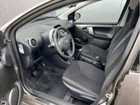 Toyota Aygo (2013) thumbnail 7