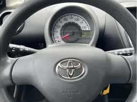 Toyota Aygo (2013) thumbnail 9