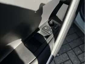 Toyota Corolla (2023) thumbnail 7