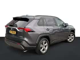Toyota RAV4 (2021) thumbnail 2