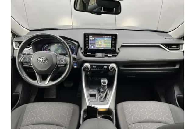 Toyota RAV4 (2021) thumbnail 3