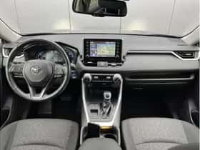 Toyota RAV4 (2021) thumbnail 3