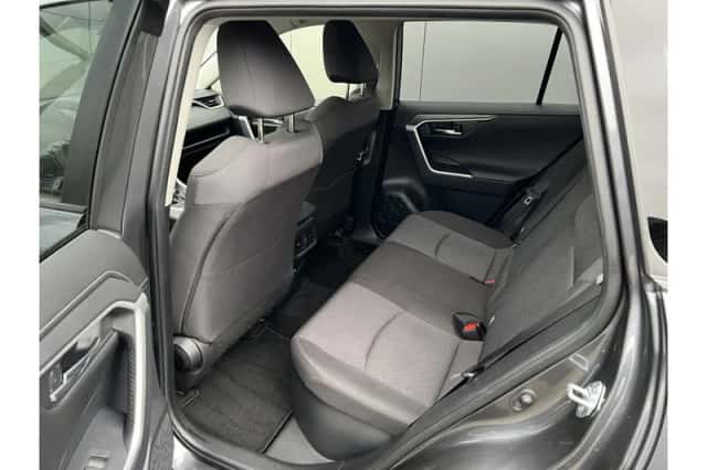 Toyota RAV4 (2021) thumbnail 6