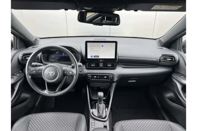 Toyota Yaris (2024) thumbnail 3